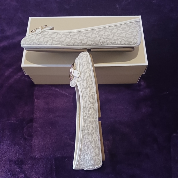 Michael Kors Lillie Moc - Picture 8 of 10